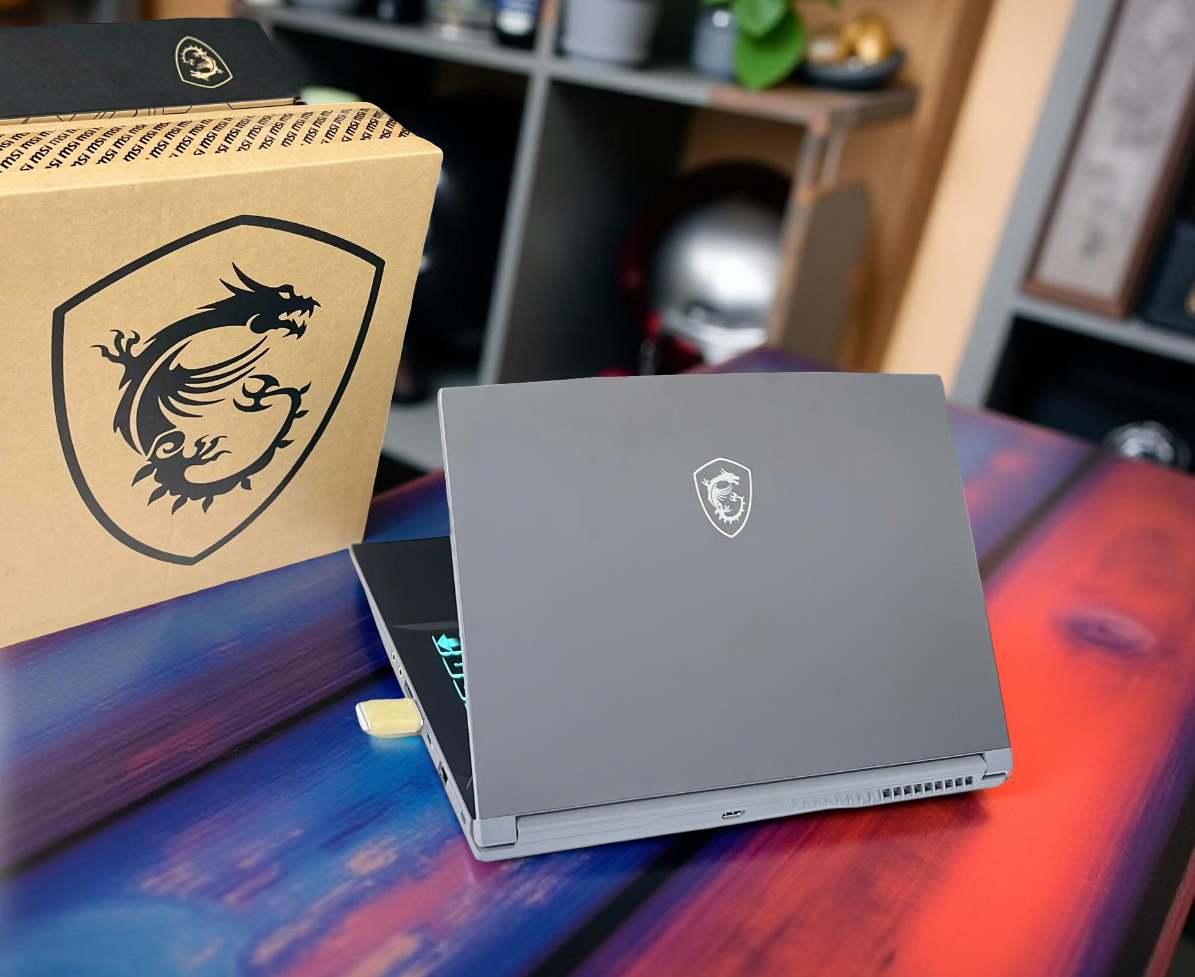 MSI THIN A15 B7UC RYZEN 5 7535HS RTX 3050 4GB 15.6INCH FHD 144Hz LED XANH GIÁ RẺ3