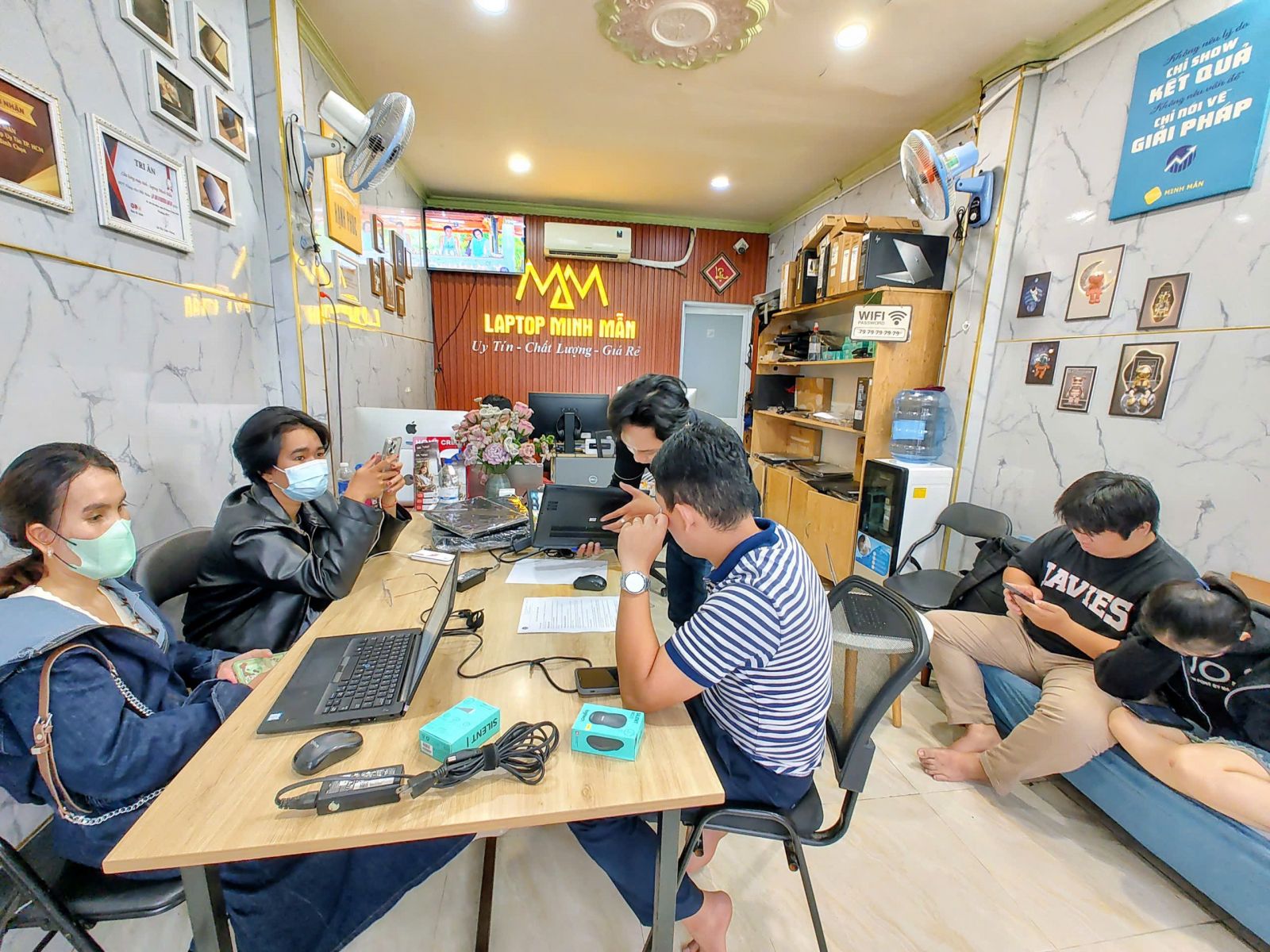 SO SÁNH ASUS VIVOBOOK GO 15 RYZEN 5 VÀ HP FC RYZEN 5