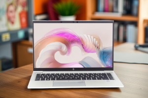 SO SÁNH HP ELITEBOOK 840 G8 VÀ DELL LATITUDE 7420: ĐÂU LÀ VUA PHÂN KHÚC DOANH NHÂN 2026?